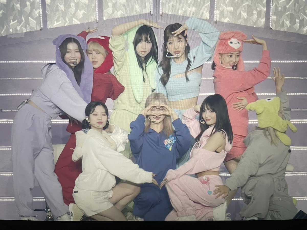 minameekies's tweet photo. nine or none https://t.co/1Z8EkDJ2Uk