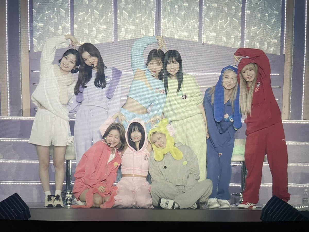 minameekies's tweet photo. nine or none https://t.co/1Z8EkDJ2Uk