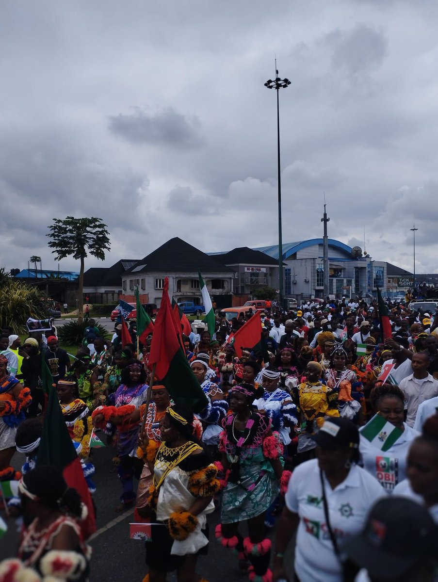UdemeOkono's tweet image. Everybody do rally, e reach #AkwaIbomTwitter own, them turn am to carnival.
Peep the costumes in frame 1.

Love to see #obidientmovement #ObidientUyo #ObidientLagosRally
