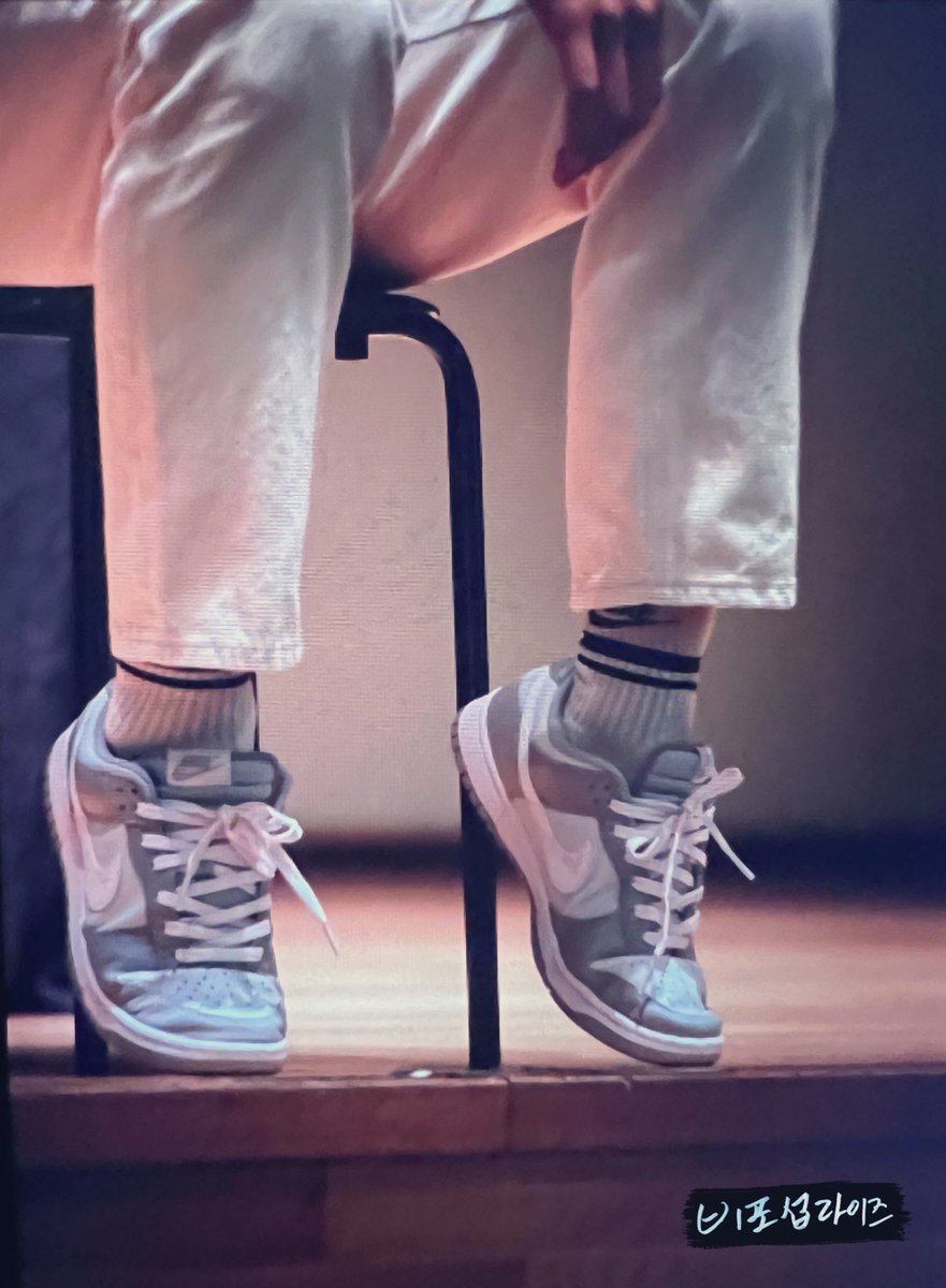 + 발이 너무 귀여워서 🤭