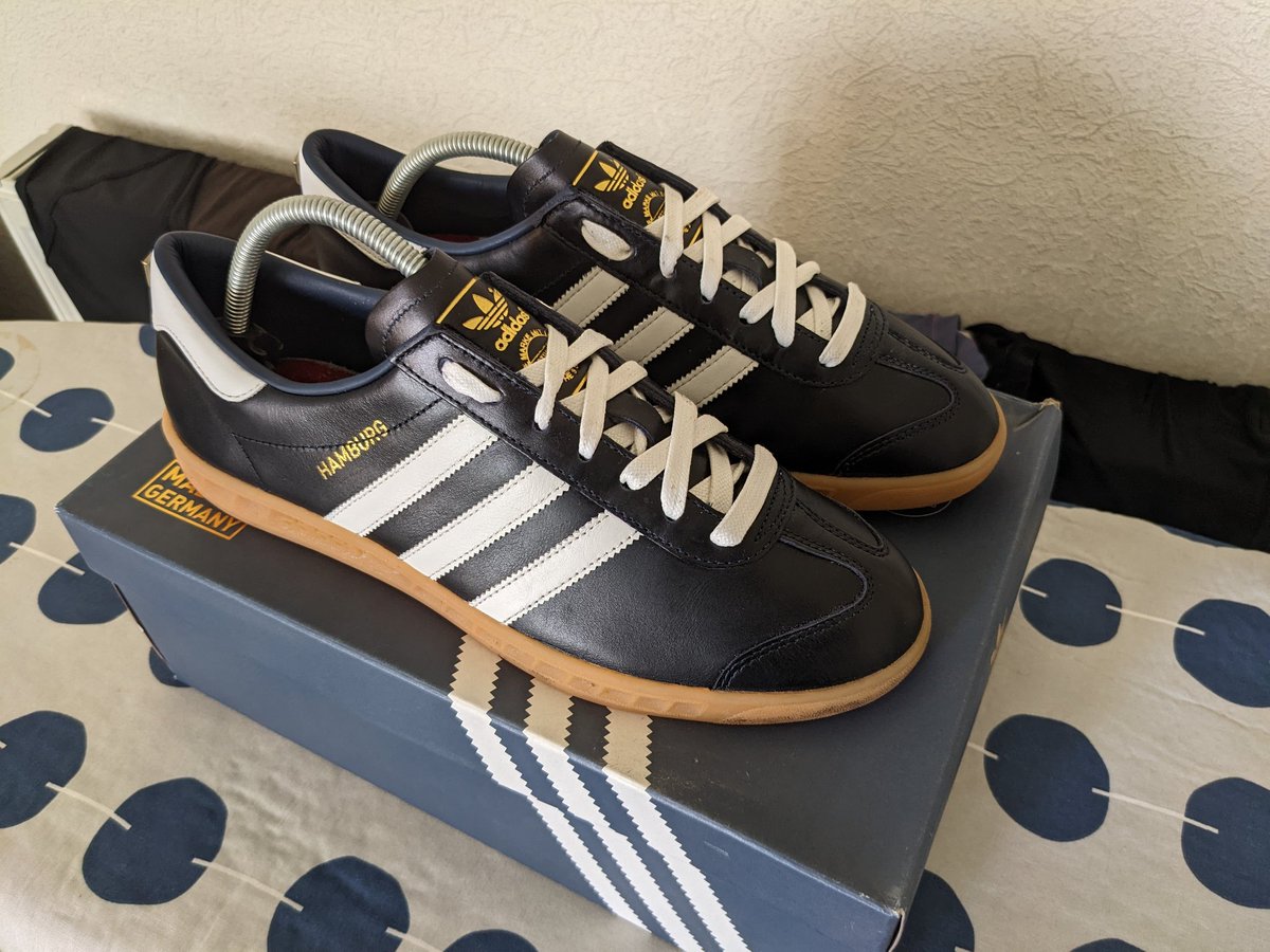 br04d13's tweet photo. Hamburg MIG 🇩🇪 still one of my favorites 👌
#shareyourstripes https://t.co/3NTisLKhqy