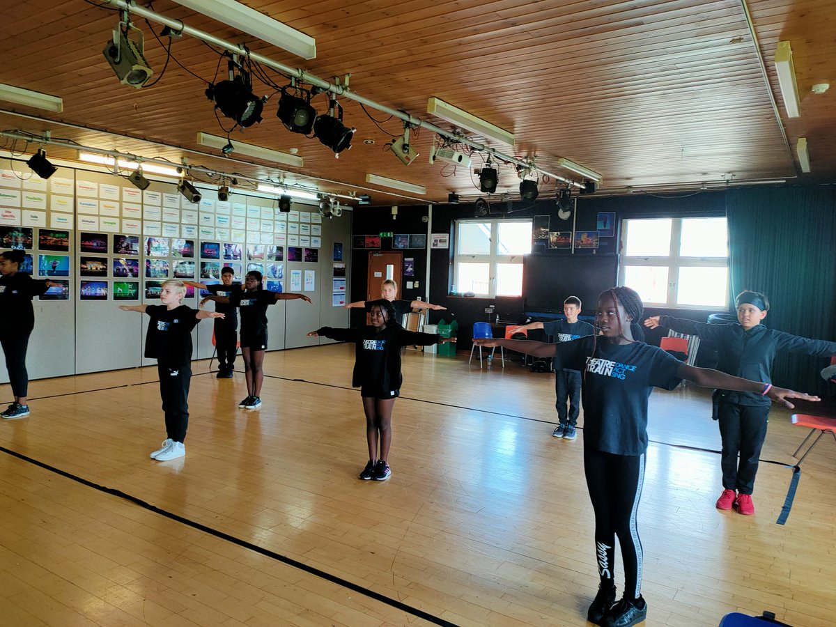 Hillingdon_TT's tweet photo. Week 2 is well under way... 😎

We have welcomed so many new faces this term and it's still not too late to register! ✨

To get a free trial AND a free T-shirt, simply send us a DM👈🏾

We would love to have you on board 🚂

#theatretrain #choosetheatretrain #hillingdonschools https://t.co/bZDSbXkb9s