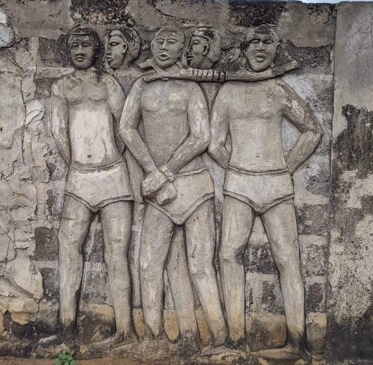 GbenyoLamadokou's tweet photo. First step : Visite de la Maison des Esclaves, PORTO SEGURO

Ici étaient enfermés dans des caves, les esclaves en attente de leur embarquement sur des navires.
#JMT2022
#BrandingAfrica 
#DestinationTogo https://t.co/ktvOXTASyj