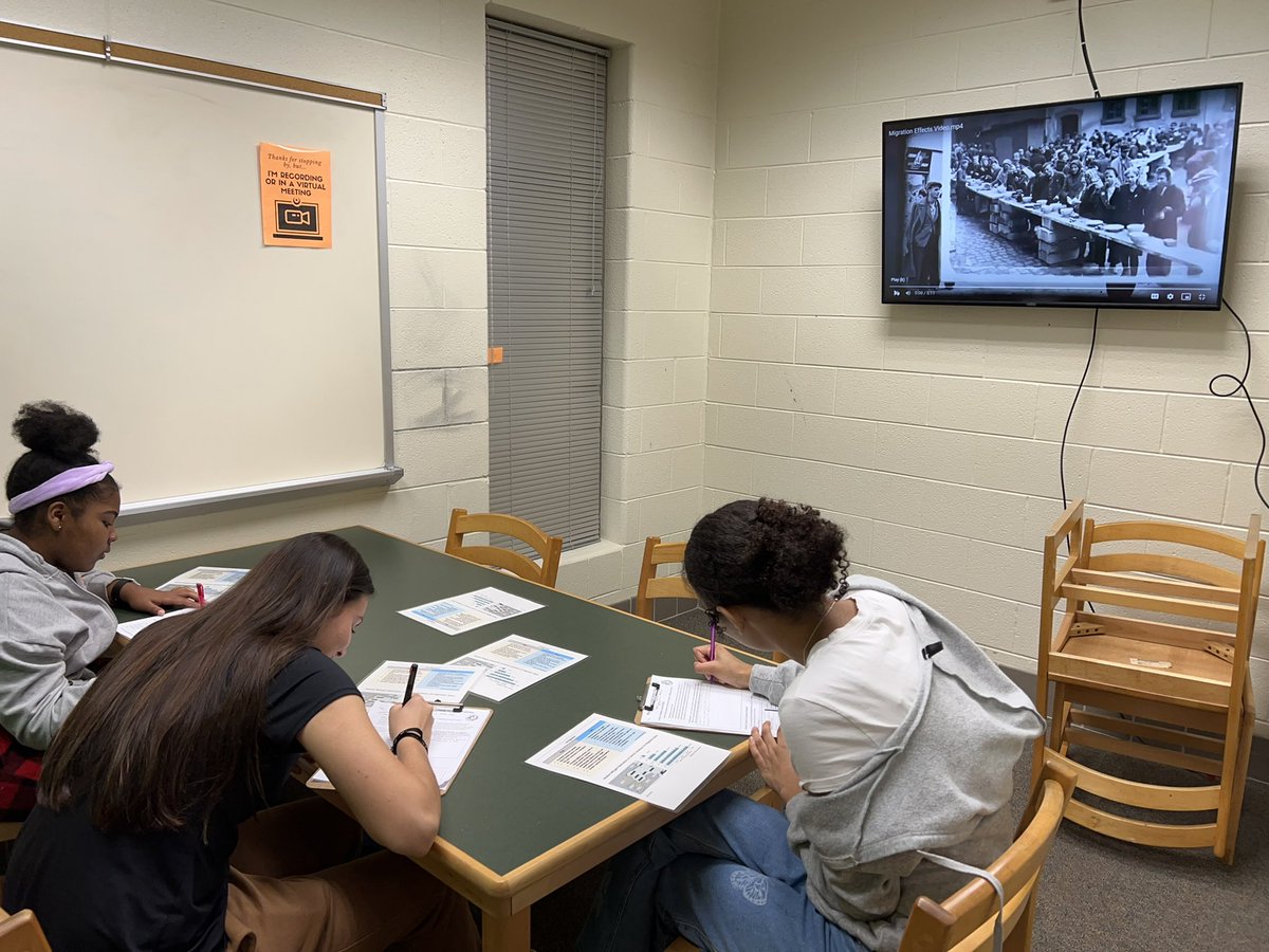 pduncan12's tweet photo. My AP Human Geography students had a great day in the library working in stations. They loved traveling to India and Antarctica with the Oculus! Thanks to Paul Smartschan who was wonderful to collaborate with!
@phslibt @PowhatanHS @PowhatanSchools https://t.co/WbUjVIhVFP