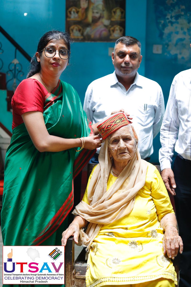 SDMUna44's tweet photo. #UTSAV Appreciation Certificates given by SDM Una Dr.Nidhi Patel(IAS) to centenarians for AC-44(UNA) https://t.co/L6HQTiH4a2