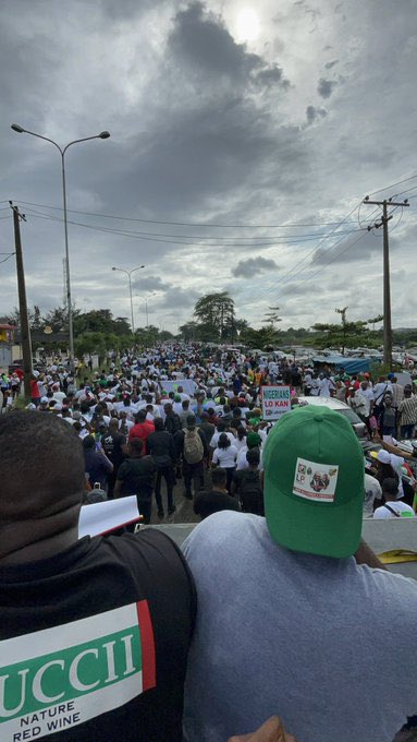 switsuccy's tweet photo. #LagosRally They really messed with the wrong generation. #4MillionMarch4PeterObi
City boy's city hijacked.
Neck successfully pressed
Today's shege successfully shown.
E for what? Energy!
#4MillionMarch4PeterObi
#LagosRally #Lekkitollgate
#Octoberist https://t.co/jlF1GRTSRp