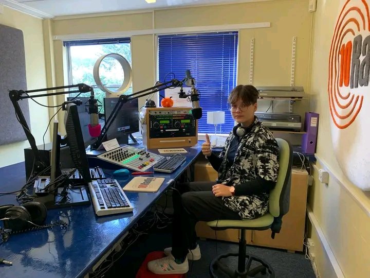 10RadioCIC's tweet image. Our newest presenter, Dasha, a guest from Ukraine, with an hour of music and chat in Ukrainian.  Every other Saturday from 11.30 to 12.30.
Email studio@10radio.org
10radio.org - apps - 105.3fm

#Ukraine #CommunityRadio #10Radio