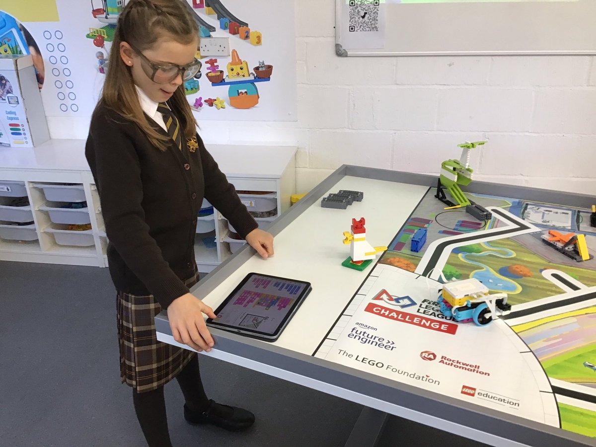 The future and it’s bright <a href="/StHilarysSchool/">St Hilary's School</a> <a href="/firstlegoleague/">FIRST LEGO League</a> <a href="/FLLUK/">jonnienash@theiet.org</a> #responsibility #creativity #innovation #STEM