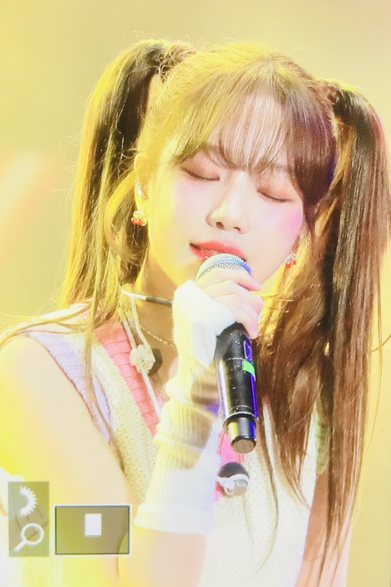 VIVICHU_1022's tweet photo. 221001 골져스…🥹

#조유리 #チョユリ #JOYURI https://t.co/dtLUyVuhx2