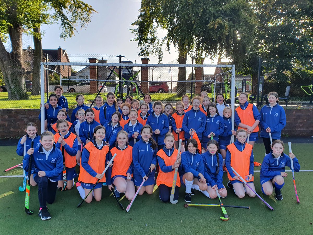An excellent turnout for our first Saturday morning of Year 8 Hockey club! Well done everyone and we can't wait for next Saturday!  #GCSproud 💙🦢