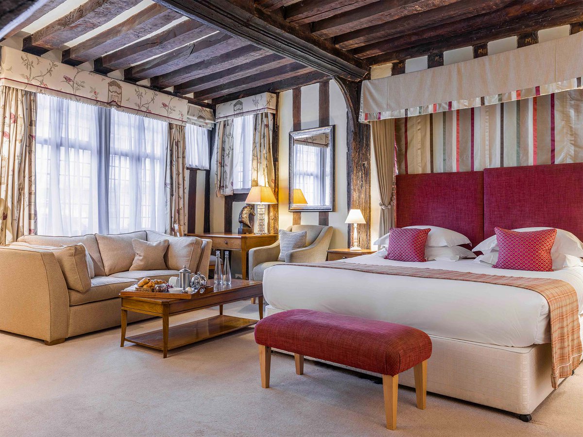 A Little Lavenham Luxury
Relax, unwind, eat great food and drink great wine. A Lavenham escape is calling you, book on our autumn package today. Full details can be found at theswanatlavenham.co.uk/offers/autumn-…