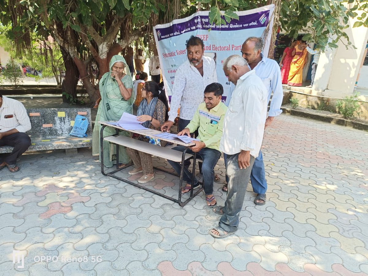 આજ રોજ ૮૭-વિસાવદર વિધાનસભા મતવિસ્તાર સમાવિષ્ટ ભેસાણ અને વિસાવદર ખાતે યોજાયેલ સેવા સેતુમાં મતદાન જાગૃતિ અંગેના કાર્યક્રમોનું આયોજન કરી “SVEEP” અંગેની કામગીરી કરવામાં આવી.  <a href="/CMOGuj/">CMO Gujarat</a> <a href="/ECISVEEP/">Election Commission of India</a> <a href="/pkumarias/">Pankaj Kumar</a> <a href="/CEOGujarat/">Chief Electoral Officer, Gujarat</a> <a href="/collectorjunag/">Collector Junagadh</a>