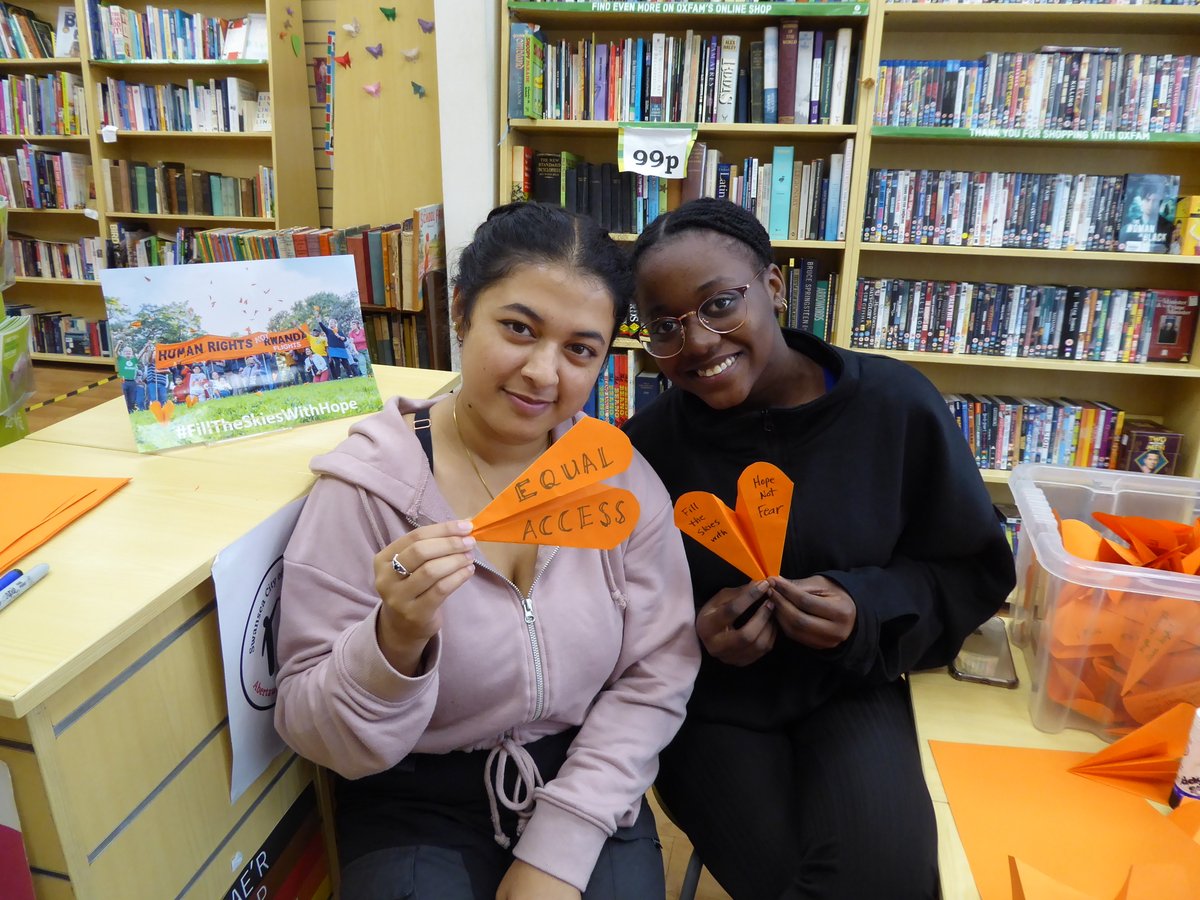 Great to meet the <a href="/StarSwansea/">STAR Swansea</a> campaigners at our #FunPalaces event making #FillTheSkiesWithHope paper planes 🧡
They're new on twitter today! So follow them now 🧡