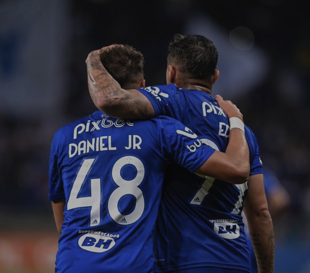 Danieljr__10's tweet photo. Lembro como se fosse hoje, o dia que perdemos o título mineiro para o nosso maior rival! A gente chorando em campo você me abraçou e prometeu que no final do ano iríamos sorrir juntos. Hoje podemos dizer “SOMOS CAMPEÕES IRMÃO”😭🙏🏽 
Obg por tudo. Te amo meno ❤️🏆 https://t.co/8uWwm7ZSeT