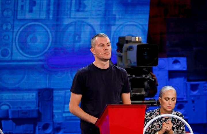 MikeleS03's tweet photo. Domani, alle 14:00, su #Canale5, nuovo appuntamento con #Amici22:

-#AchilleLauro giudicherà le cover;

-#MaxBrigante (#Radio105) giudicherà gli inediti;

-#Anbeta giudicherà i ballerini;

-#PinguiniTatticiNucleari canteranno "#Ricordi". https://t.co/pmBFCkiJsm