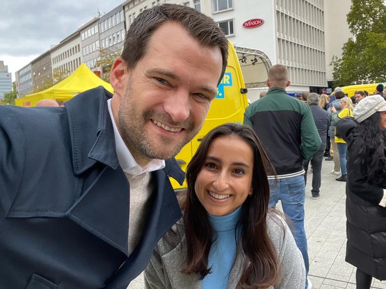 Hello <a href="/fdp_nds/">FDP Niedersachsen</a> und hello <a href="/NadinZaya/">Nadin Zaya</a>! Zum Wahlkampffinale sind Liberale aus der ganzen Republik nach Niedersachsen gekommen, um gemeinsam noch einmal für @Stefan_Birkner und sein Team zu kämpfen! #EsKommtAufUnsAn #FDPower 💪💪💪