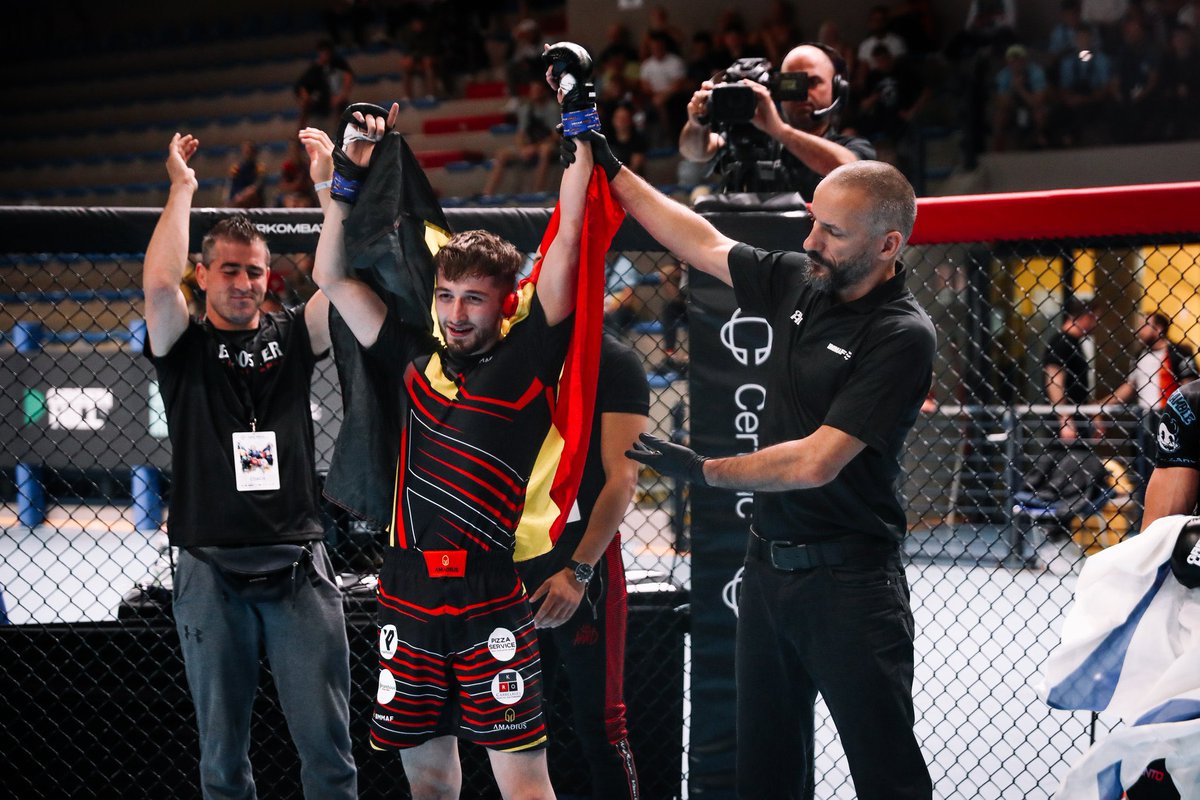 LaSueur_off's tweet photo. Le Belge Movsar Ibragimov est champion d’Europe amateur ! 🇧🇪🥇

#2022MMAEuros https://t.co/GW3pcfQ9Pb