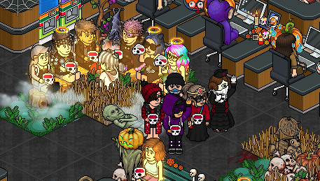 OfficialHabboUN's tweet photo. 👻 It's getting spooky here in base! Hope you are having a great weekend like us! 🎃 @Habbo #Habbo #HabboUN https://t.co/vkW4bZtpgQ
