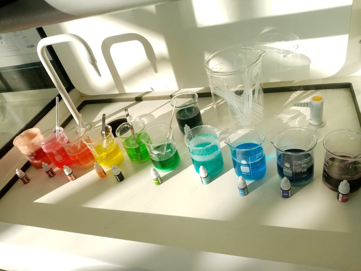 BumpYourGrade's tweet photo. Check out this cool PH Scale we made using food colouring and salt, maybe one for the half term parents ? #education #schoolthots #scienceteachers #Science #gcse #halfterm #phscale #experiments #school https://t.co/IW5XW4FZiS