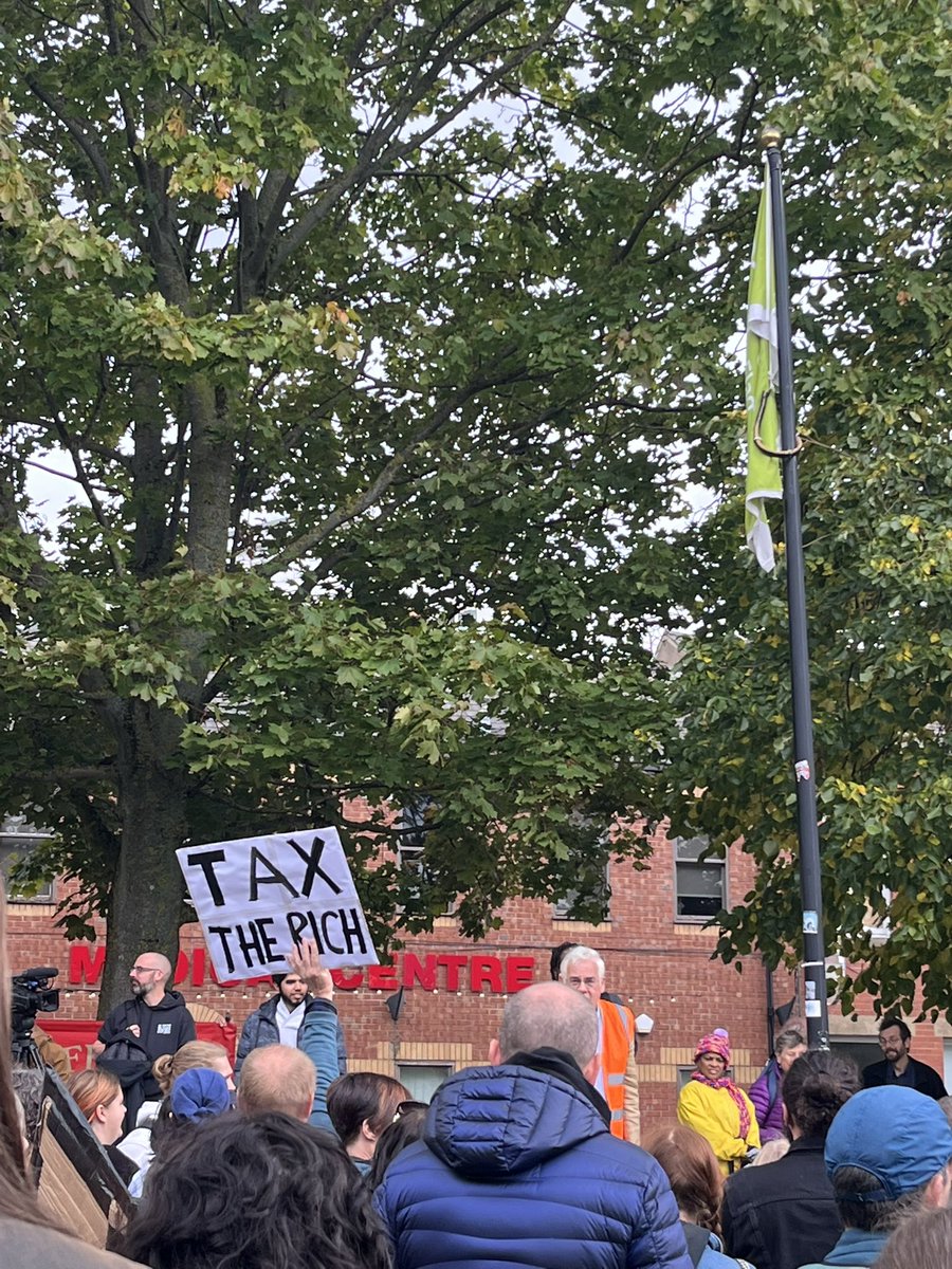 southyorksecho's tweet photo. We’re here at the #EnoughIsEnough protest in #Sheffield where huge crowds are rallying against the #CostOfLivingCrises and rising energy bills🚨 More to come👇🏻 https://t.co/Qs623bftQm