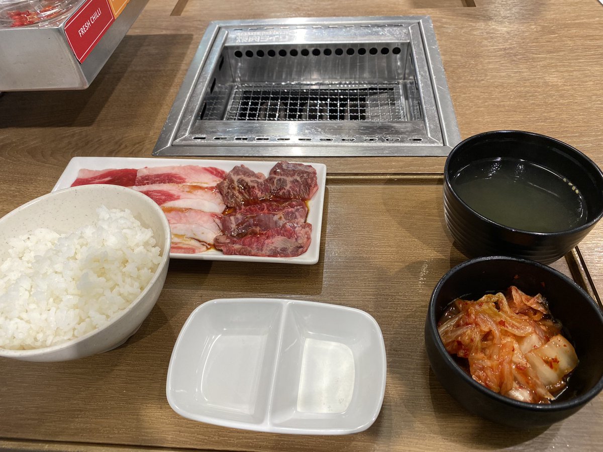 Ganeline2's tweet photo. I enjoyed #YakimikuLike for the first time in my life😍 Tere were 4 kind of dipping sauce. I love a #garlic sauce the best. Therefore for the last bite I chose it. I had a wonderful #lunch time. https://t.co/NiBudNFfY4
