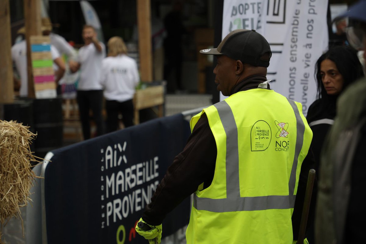 AMPMetropole's tweet photo. ✨ Durant toute la journée, de nombreuses animations sont proposées afin d’inciter le plus grand nombre à adopter le bon #R3FLEXE. 
Ce sera aussi l'occasion de découvrir toutes les actions et les dispositifs déployés par @AMPMetropole en matière de gestion des déchets. 💛 https://t.co/TaoEmnAxr5
