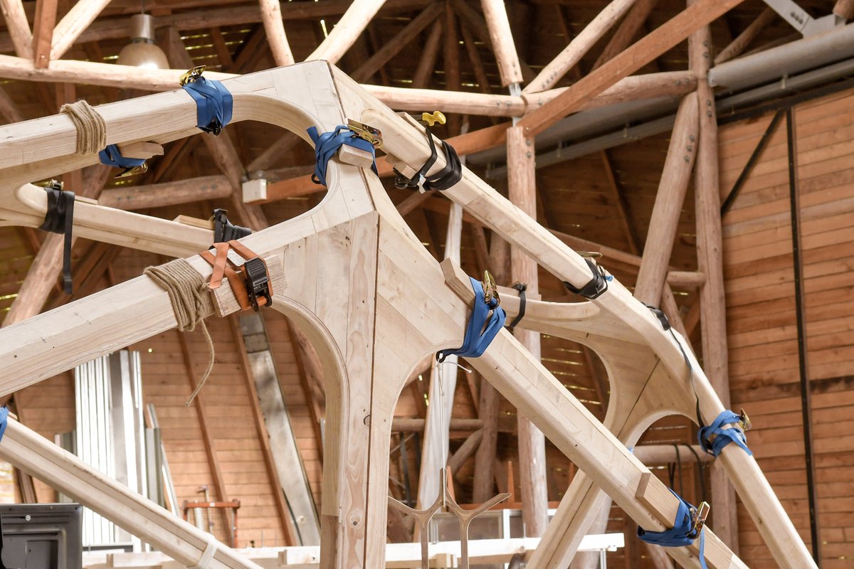 HookePark's tweet photo. Congratulations to the graduating Design + Make MSc cohort! The group of 7 and their 3 MArch colleagues filled the big shed with physical models and 1:1 prototypes for the final jury. The day involved a site walk to the FIELDSTATION site, presentations, and lively conversation. https://t.co/xOLsFYkYpB
