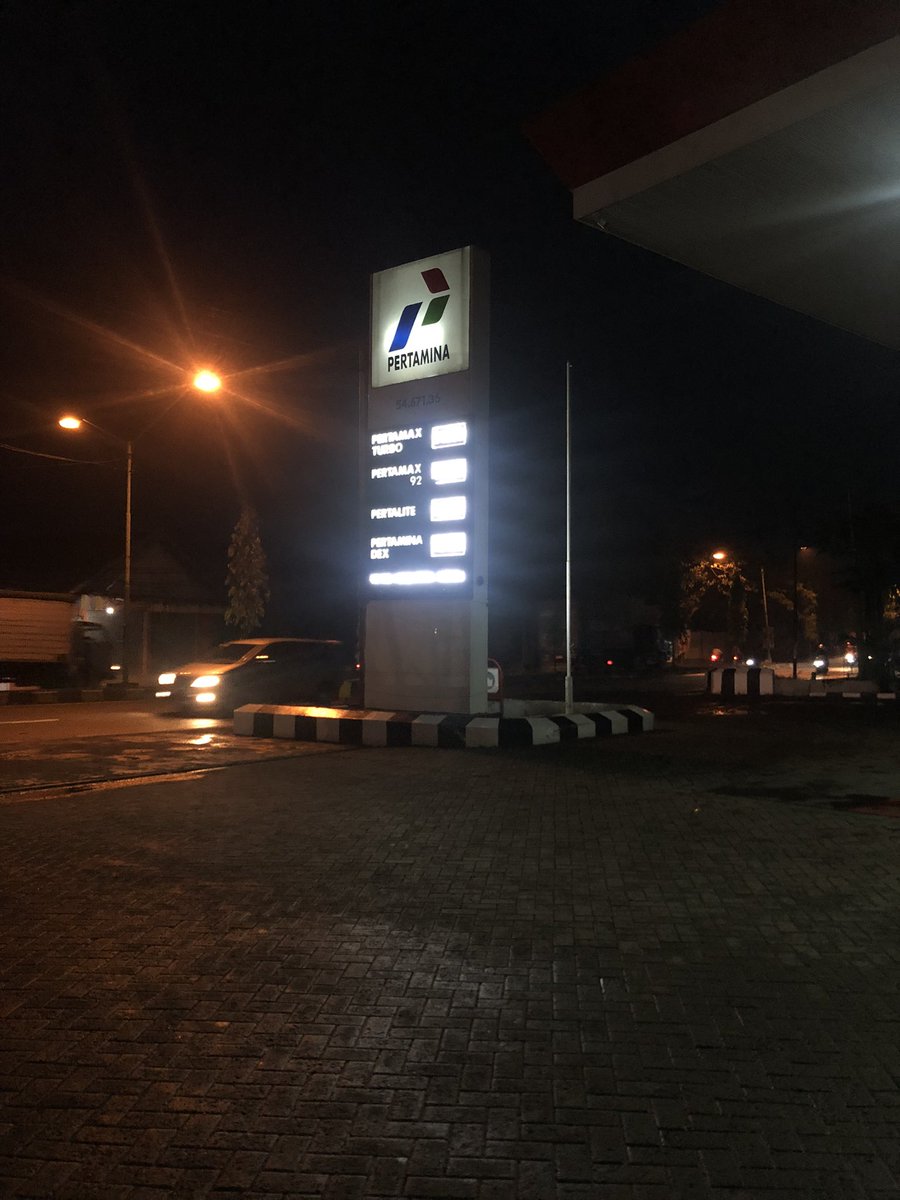 andrewwokas's tweet photo. Dear Pak @erickthohir SPBU ini tidak ada atm, dan tidak terima pembayaran cashless. Sudah isi pertamina dex 1juta lebih, dan ga bawa uang cash. Hari gini ga terima cashless?
Lokasi SPBU di jalan kembar Pandaan Jawa Timur (keluar tol arah ke Prigen) https://t.co/b32hj6SIbD