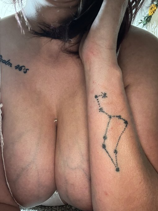 I need fans CUM follow me https://t.co/PbSRYDyPMK https://t.co/4uvykjHe7b