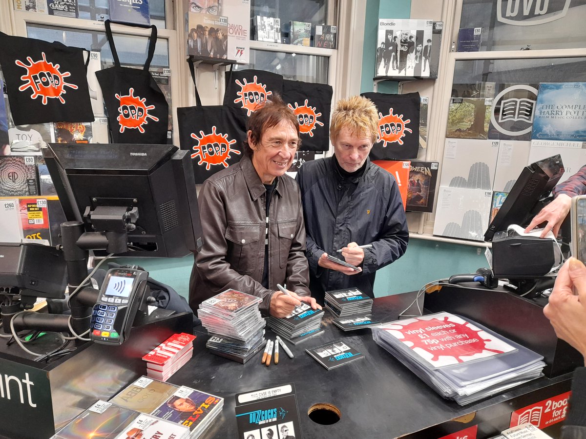 kick_doors's tweet photo. Great afternoon yesterday @SpiceOfLifeSoho before heading over the road @Foppofficial with @Buzzcocks @steveediggle & #ChrisRemington who were there to sign copies of new album 'Sonics In the Soul' out now on vinyl, CD, download. https://t.co/Tsfl4HIxF7
#recordsigning #buzzcocks https://t.co/IGoNXthq31