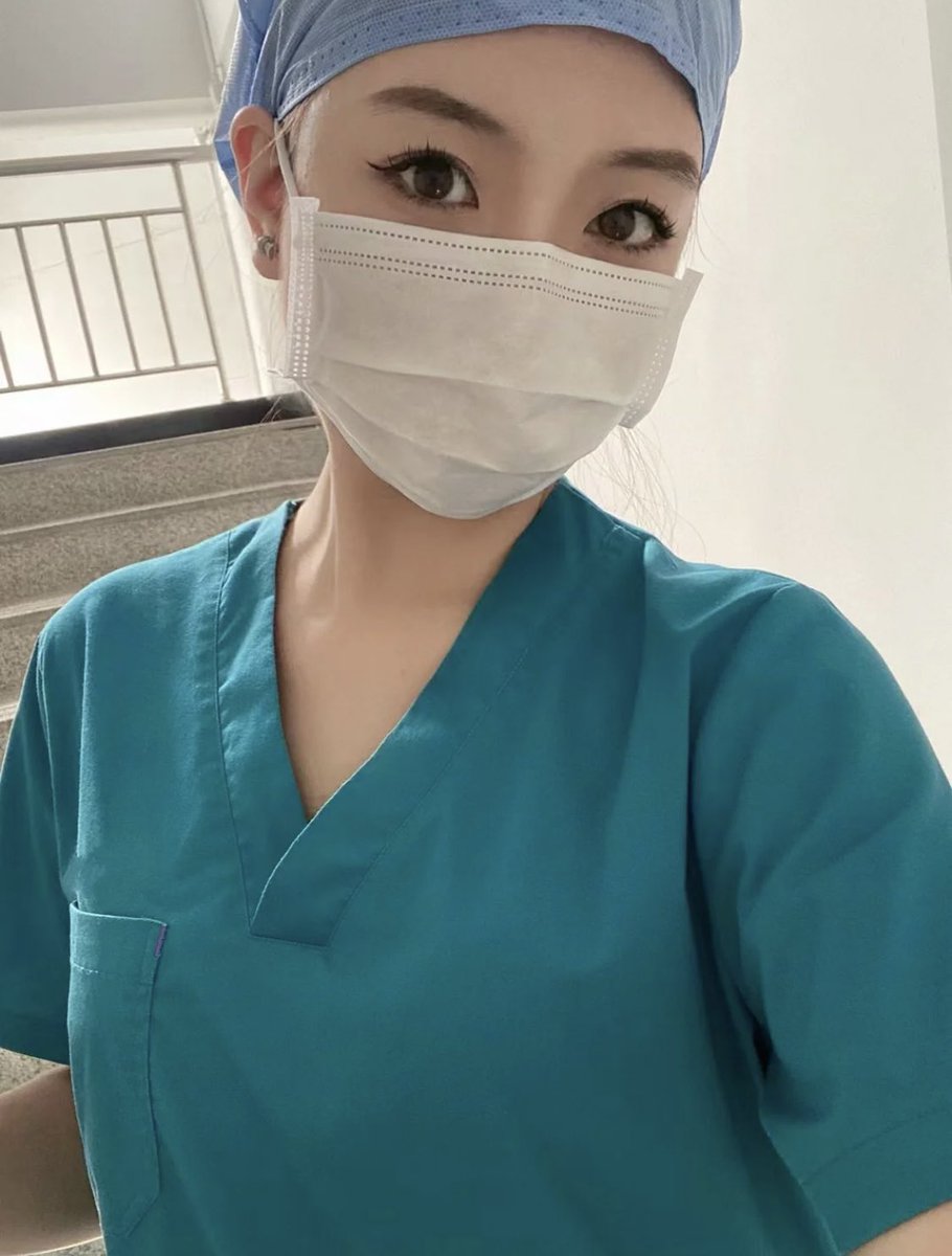 Xy7899's tweet photo. 不要在你最硬的时候，错过水多的我😝 #性瘾护士 https://t.co/TEZJX7IubK
