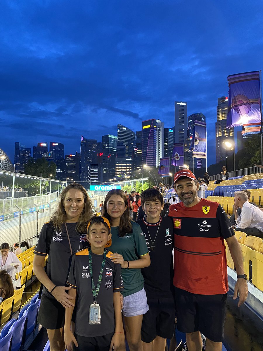 marceloduartem's tweet photo. Having an amazing time at the 2022 #SingaporeGP #tracktv https://t.co/9rThrQIBlE