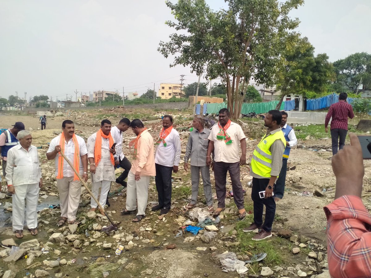 BohiniDarshan's tweet photo. Visited Bathukamma pushkar ghat on the banks of river Muchkunda (Musi) and enquired about the arrangements for the upcoming eve of Sadhula Bathukamma 

#ZiagudaDivision https://t.co/HtHqtuQMSr