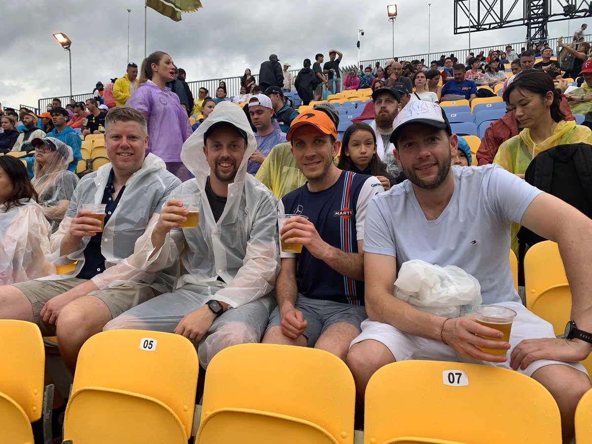 Drew1e_'s tweet photo. It never rains, but it Singapores #SingaporeGP #TrackTV https://t.co/Aw6d2XHedT
