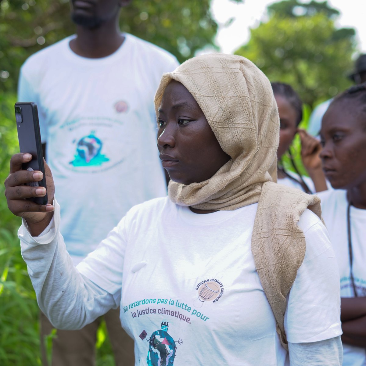 OxfamAuSenegal's tweet photo. ECHOS DE LA #CaravaneTambour vers la #COP27. "J'ai été impressionnée par les mesures d'atténuation mises en œuvre par les #femmes du #DeltaSaloum. Elles sont bien la preuve que l'inaction internationale n'est due qu'à un manque de volonté politique!" @MaguetteBa17, @Jve_Senegal https://t.co/ywsj18rw4Z