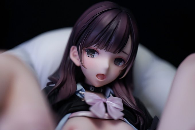 【お顔】
天三月さんキャラのイメージは掴めていると思います。かなり良い雰囲気ではないでしょうか。
現状はデコマスですのでブラシで微妙なグラデが出せるのですが工場での印刷でどこまで追い込めるか…。
ベストを尽くします。 