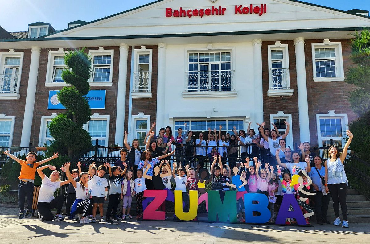 bk_cayyolu's tweet photo. "Okul öncesi öğrencilerimiz ve velilerimizle güne enerjik ve eğlenceli başlamak için hep birlikte zumba yaptık"🤸‍♂🤸‍♀🏃👟

#BahcesehirKoleji 
@SuleAslan_ https://t.co/tvn2fd61V8