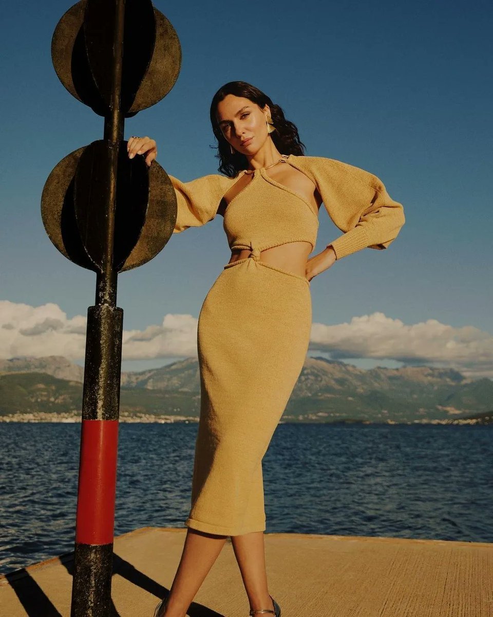 masqturkia's tweet photo. 🆕  La actriz #BirceAkalay portada de la revista #bazaar de Octubre 

#magazine #revista #otoño #octubre #seriesturca https://t.co/Fq75PvOIgT