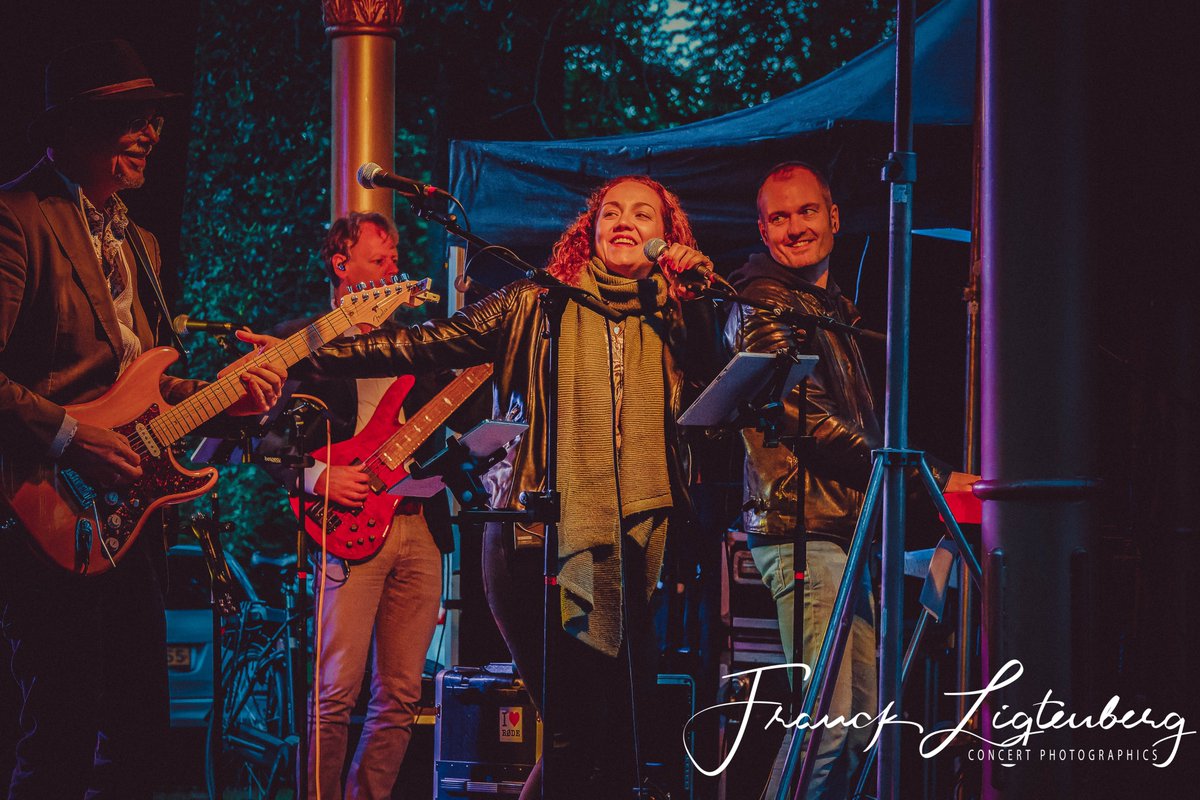 FranckLigtPics's tweet photo. Little Impression of ......Pink Skies... Live at......Nering Bögel...

#tour #musicians #musiclife #stage
#festival #concertphotography #popmusic #vocals  #gig  #liveband #liveperformance #pinkskies #neringbogel https://t.co/1s30rM2tUp