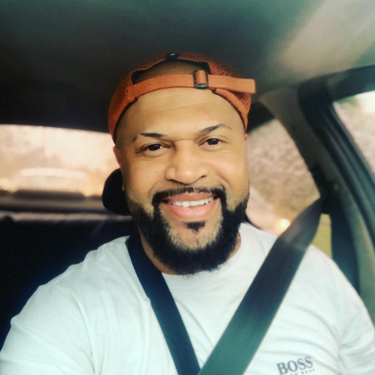 WladyViana's tweet photo. #Bomdiagente #Chegueichegando  Ótimo Sábado Iluminado Abençoado Paz Amor Felicidade 📢📣#Bemdivulgadinho      

#negroniweek #preto #negroslindos #negritudesbrasileiras #pretinhodopoder #pretinhobasico #negrosdebarba #photography #photooftheday #naturephotography #photoshop https://t.co/mxbR70ktdQ