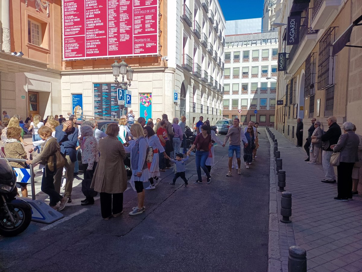 AcercarC's tweet photo. #40Urteurrena #Ahora en #Madeid con la @EuskalEtxeaMadr celebrando su 40 ANIVERSARIO https://t.co/hce78XXGmf
