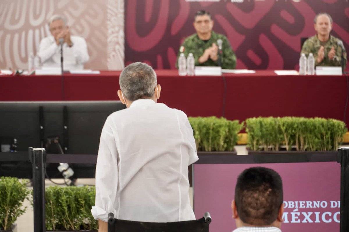 DonChepe_'s tweet photo. 🙋🏻‍♂️ Participé en la reunión de trabajo con nuestro Presidente de la República, Lic. @lopezobrador_ en su visita a Bahías de Huatulco como parte de su gira de trabajo donde se evaluaron los avances de los apoyos otorgados en nuestras comunidades afectadas por el huracán 🌪 Agatha. https://t.co/05BMMwlRgZ