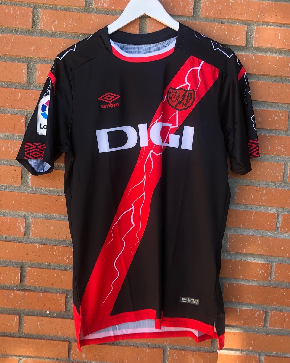 FerCamisYFutbol's tweet photo. 🇪🇸 _CAMISETA RAYO VALLECANO_ • 21-22• L (AWAY)
Una 2/equipación con con los más llamativo ⚡️.Las camisetas del #Rayo con #Umbro hacen unos diseños chulos personalizados.
Un #teampleate bastante deportivo y transpirable similar a una #playerversion 👕.
🏟 . (8-10). https://t.co/jt3oFXM39r