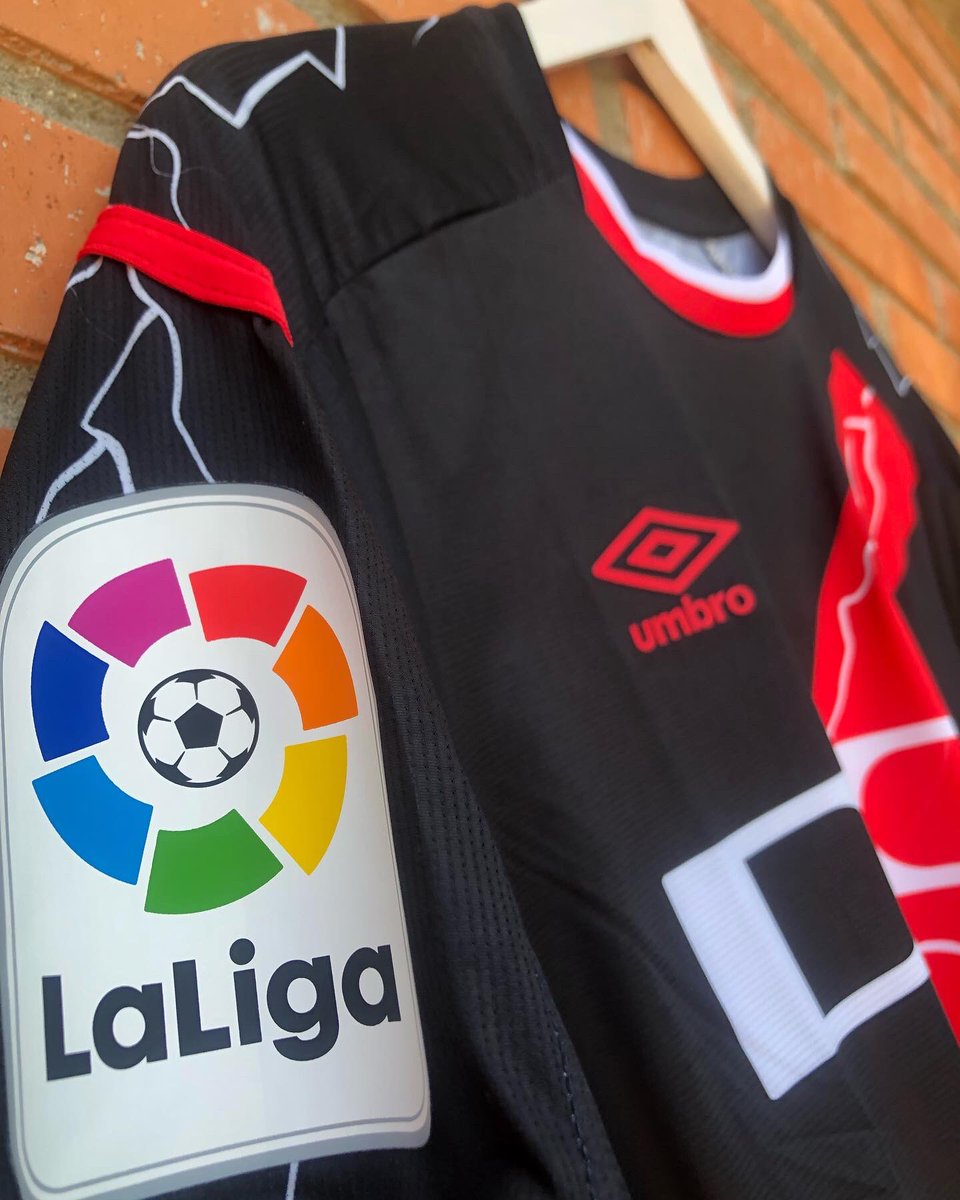 FerCamisYFutbol's tweet photo. 🇪🇸 _CAMISETA RAYO VALLECANO_ • 21-22• L (AWAY)
Una 2/equipación con con los más llamativo ⚡️.Las camisetas del #Rayo con #Umbro hacen unos diseños chulos personalizados.
Un #teampleate bastante deportivo y transpirable similar a una #playerversion 👕.
🏟 . (8-10). https://t.co/jt3oFXM39r