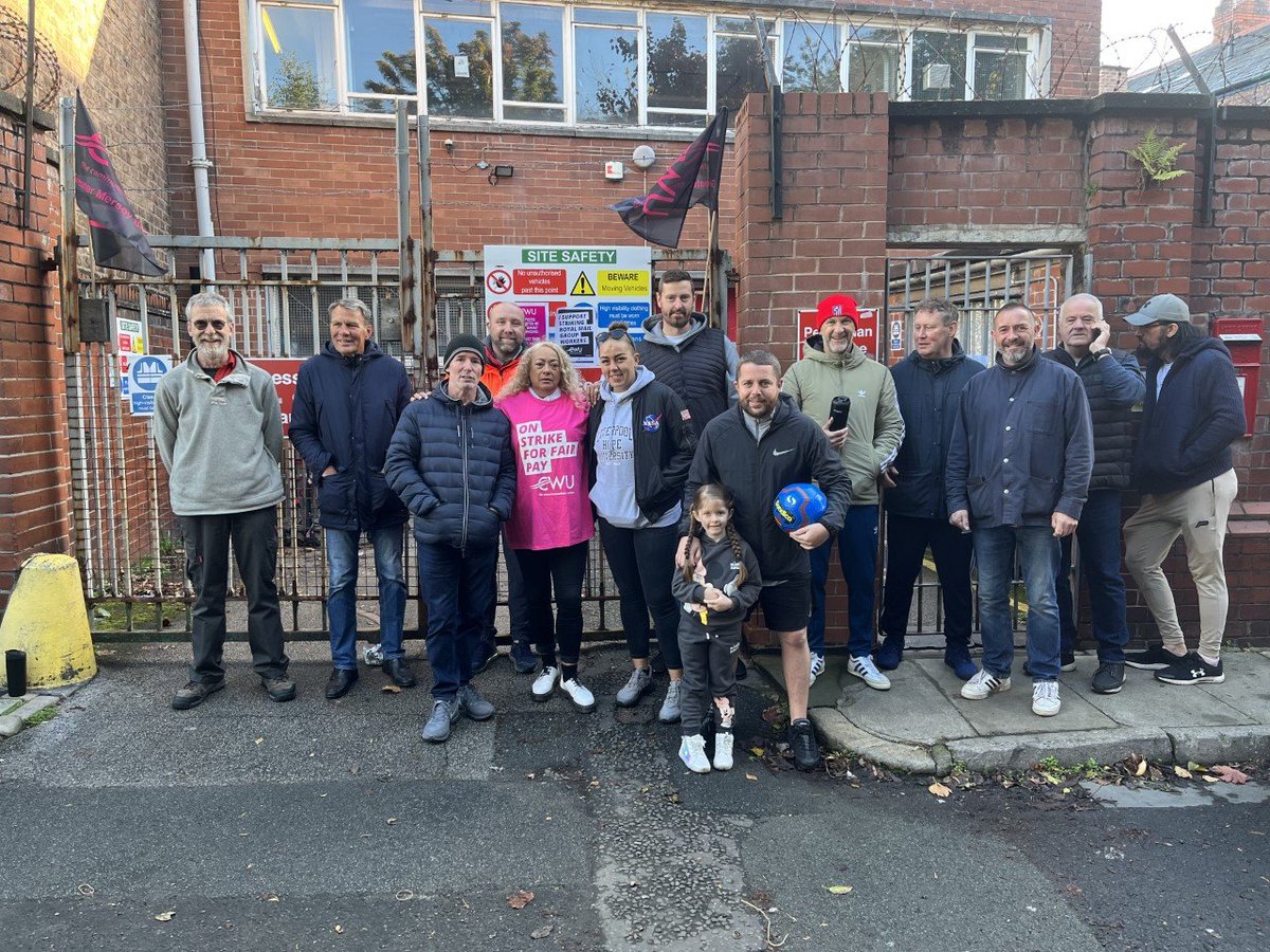 KimJohnsonMP's tweet photo. Inspirational morning on the @CWUnews picket line at Lark Lane with workers striking for a living pay rise, then on to stand in solidarity with @RMT and @ASLEF at Lime Street. Solidarity in your fight for workers' rights and pay, and for safety on the trains. https://t.co/ajgGvKcN4N