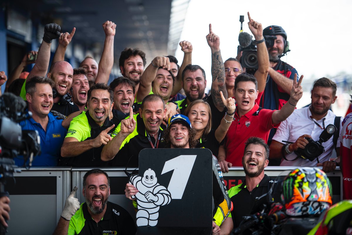VR46RacingTeam's tweet photo. 🎙 #MB72: «It's a great momentum for the whole crew, the people who work for the Team even from home and for @ValeYellow46, who always follows us. This morning in the FP3 I made a big step forward, but I used two soft. So for QP I went out on the track for the first attempt [...] https://t.co/IEmY6QrEQd