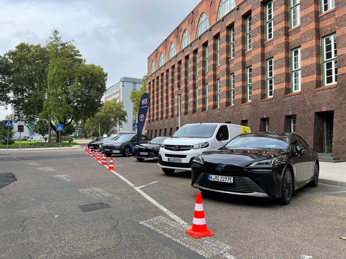 H2_MOBILITY_DE's tweet photo. Live vom Brennstoffzellenforum Hessen im Industriepark Höchst
#FortschrittTanken #FuellingProgress #Wasserstoff #Hydrogen #H2MOBILITY #MultitalentWasserstoff #onlytwosolutions #Wasserstoffsofa #WDW https://t.co/Ua0f14WgeU