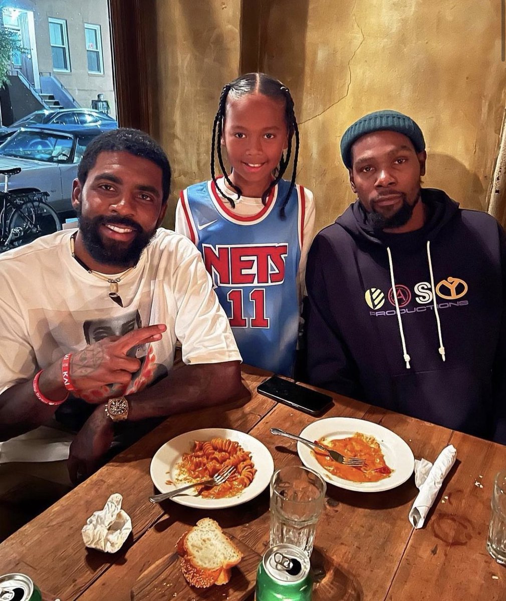NetsKingdomAJ's tweet photo. Kyrie Irving &amp; Kevin Durant went to Lucali’s  in Brooklyn Last Night https://t.co/tr3cSZTvra