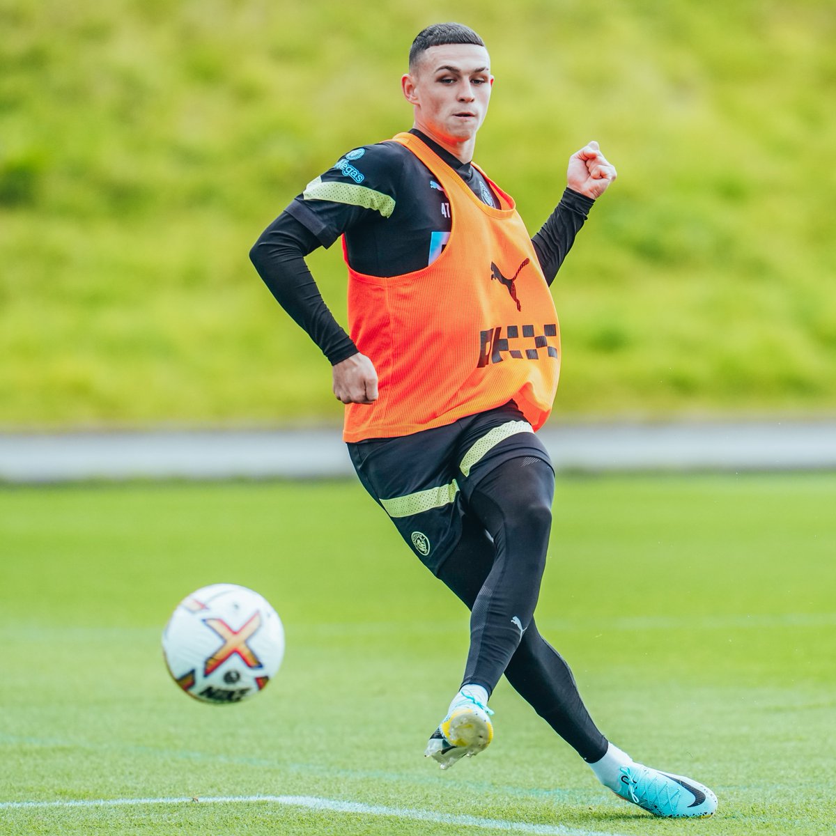 ManCity's tweet photo. One of our own! 💙

@PhilFoden https://t.co/Yhe5QPDziE