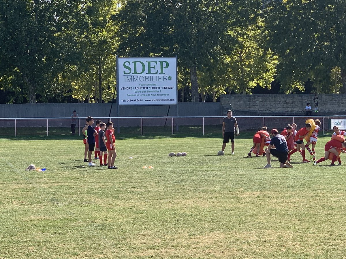 Carpentras13's tweet photo. 🚨TOURNOI🚨
L’école de rugby lance sa saison ce samedi 1er octobre à Vedène. Depart à 13h15 de la Roseraie.Retour vers 17h15 
Pour venir encourager les seniors 🔴⚪️💪💪🔴⚪️ #rugbyleague #vaucluse #ecolederugby #vedene #carpentras https://t.co/pcEmnpoFo0